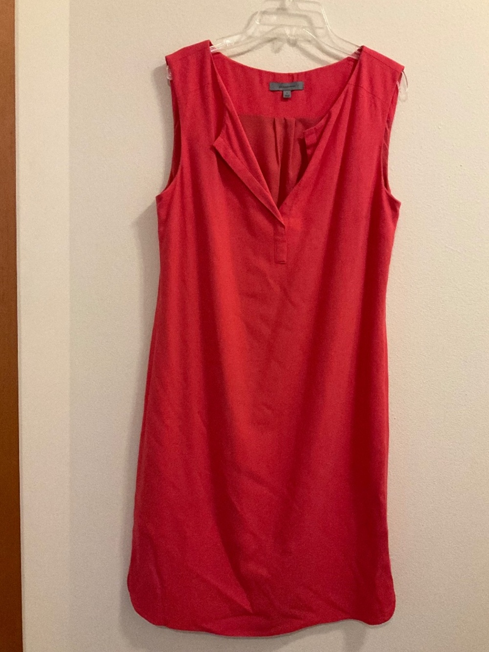 Designer V-Neck Lined Sleeveless Dress by "Classiques Entier" in Coral Sz 10